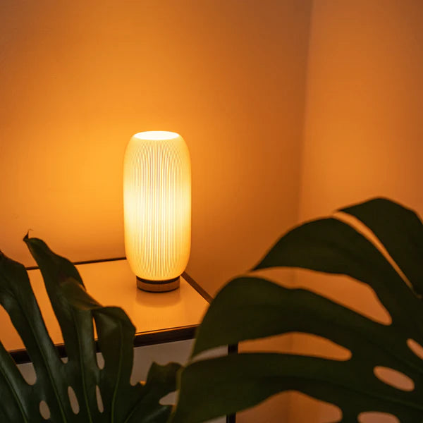 bordlampen pille der lyser et meget varmt og hyggeligt lys i 3d printet papir design