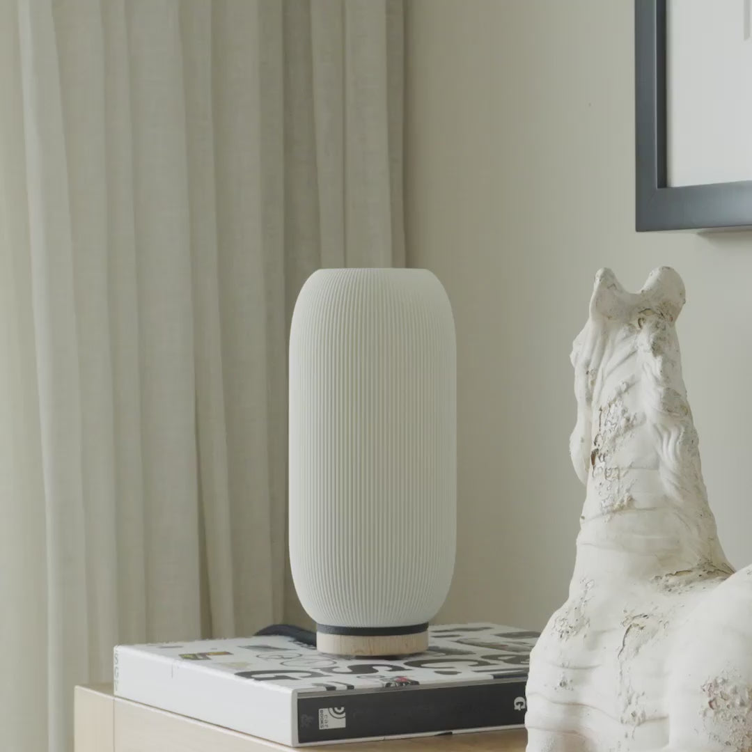 Video af 3d printet lampe pille i papir design som tænder for et varmt lys